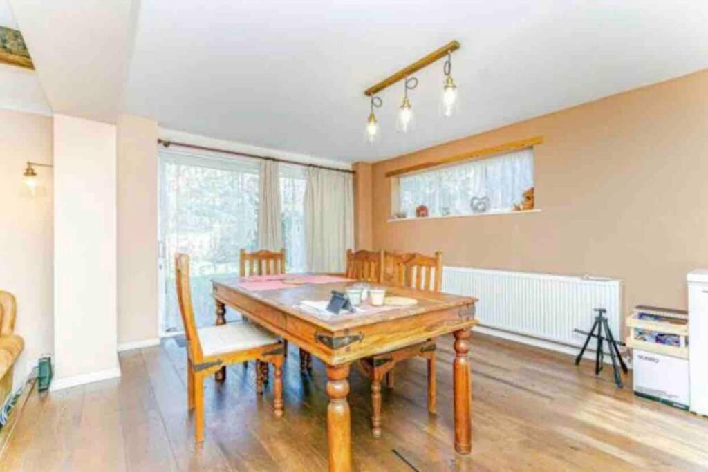 Lovely Cottage In The Heart Of Shirley- Croydon Exterior photo