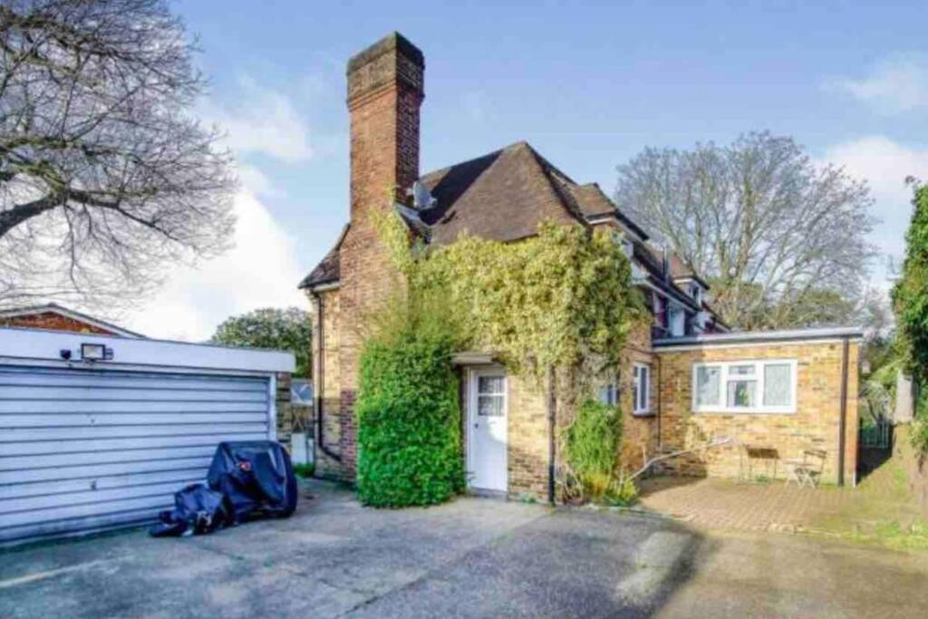Lovely Cottage In The Heart Of Shirley- Croydon Exterior photo